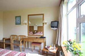 Connemara Gateway Hotel Утерард Экстерьер фото